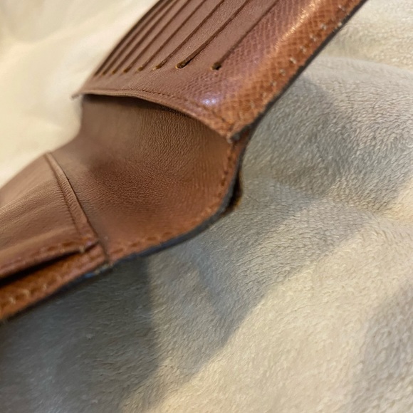 SOLD ✅ Authentic Louis Vuitton Passport Clutch - Picture 10 of 12